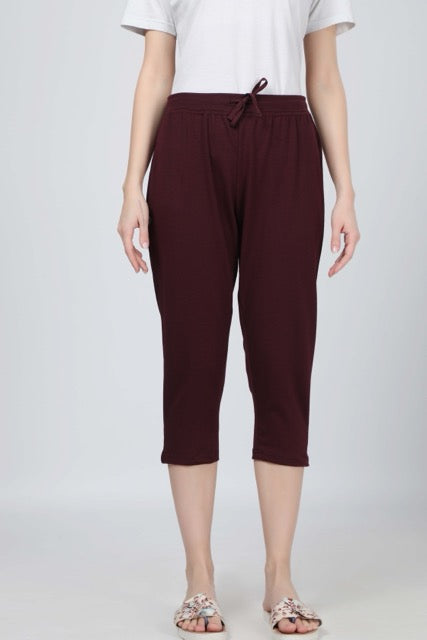 Women Burgundy Solid Stretch Lounge - 3/4 Yoga Pant With Side Pocket & Drawstring