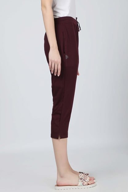 Women Burgundy Solid Stretch Lounge - 3/4 Yoga Pant With Side Pocket & Drawstring