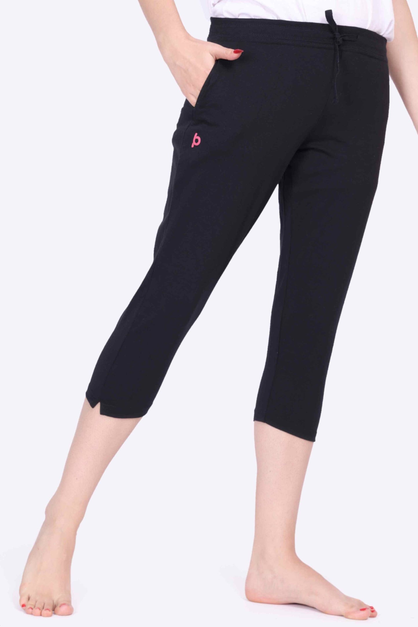 Women Black Solid Stretch Lounge - 3/4 Yoga Pant With Side Pocket & Drawstring